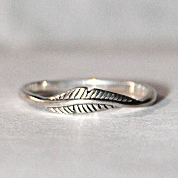 Sterling Silver Dainty Minimalist Feather Ring SZ 10 - Picture 1 of 7
